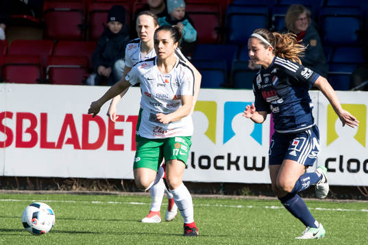 Assis Jaclyn Sawichi och Kvarnsvedens  Jessica Nakae  i