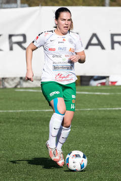 Assis Frida Björck  i fotbollsmatchen i dam elitettan