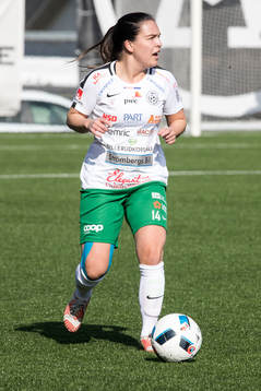 Assis Frida Björck  i fotbollsmatchen i dam elitettan