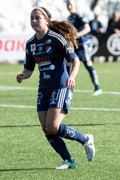 Kvarnsvedens  Jessica Nakae  i fotbollsmatchen i dam