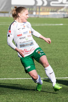 Assis Johanna Andersson  i fotbollsmatchen i dam elitettan