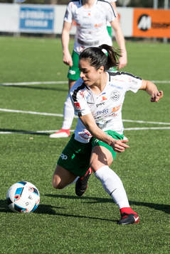 Assis Jaclyn Sawichi  i fotbollsmatchen i dam elitettan