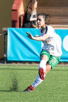 Assis Jaclyn Sawichi  i fotbollsmatchen i dam elitettan