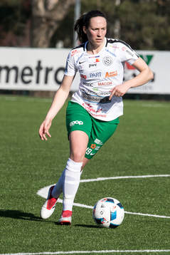 Assis Lina Henriksson  i fotbollsmatchen i dam elitettan