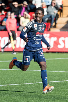 Kvarnsvedens  Temwa Chawinga   i fotbollsmatchen i dam