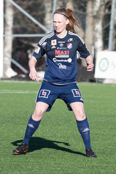 Kvarnsvedens  Wilma Andersson  i fotbollsmatchen i dam