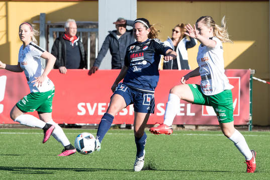 Kvarnsvedens  Jessica Nakae och Assis Indira Ilic  i