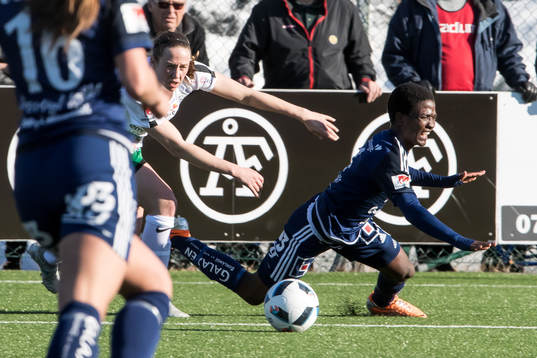 Kvarnsvedens  Temwa Chawinga och Assis Frida Björck   i