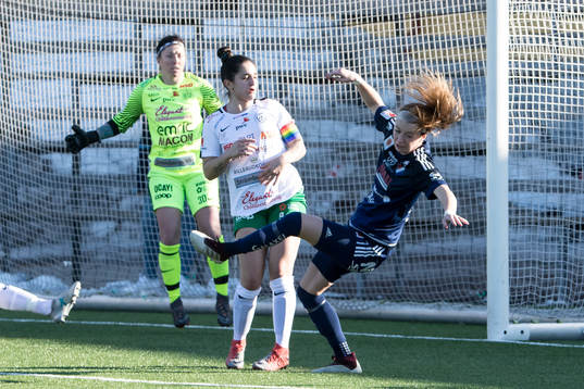 Assis Fernanda Caroline da Silva och Kvarnsvedens  Chestley