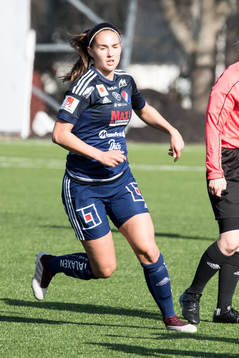 Kvarnsvedens  Karin Winka   i fotbollsmatchen i dam