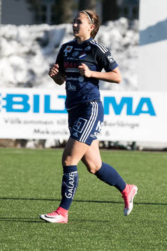 Kvarnsvedens  Lovisa Lennartsson    i fotbollsmatchen i dam