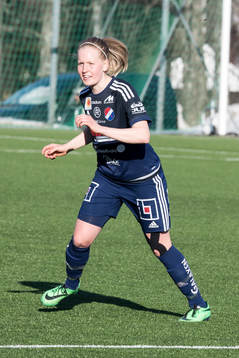 Kvarnsvedens  Lovisa Lennartsson  i fotbollsmatchen i dam
