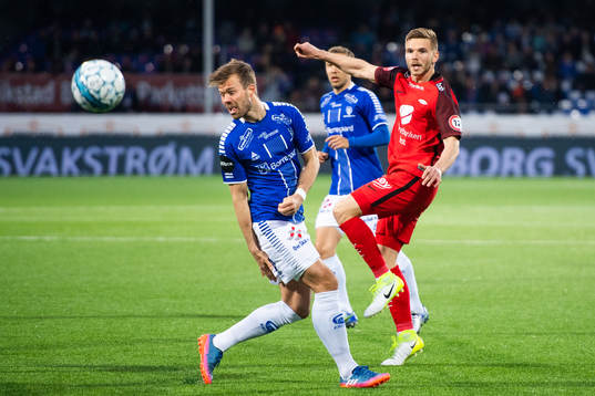 Patrick Mortensen of Sarpsborg 08 and Gilli Rolantsson of