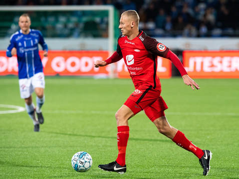 Kristoffer Barmen of Brann with the ball