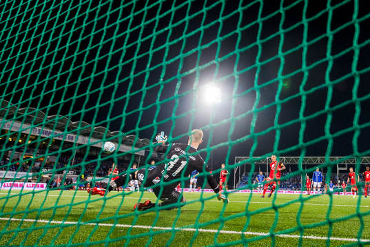 Vito Wormgoor of Brann scores 1-2 behind Anders Kristiansen