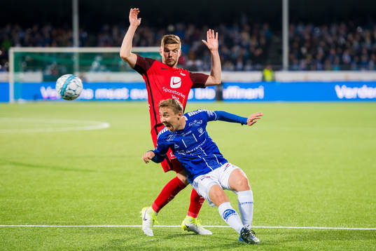 Gilli Rolantsson of Brann and Jon-Helge Tveita of Sarpsborg