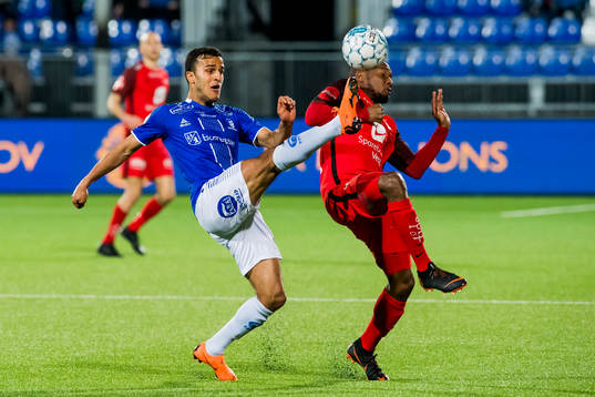 Harmet Singh of Sarpsborg 08 and Ludcinio Marengo of Brann