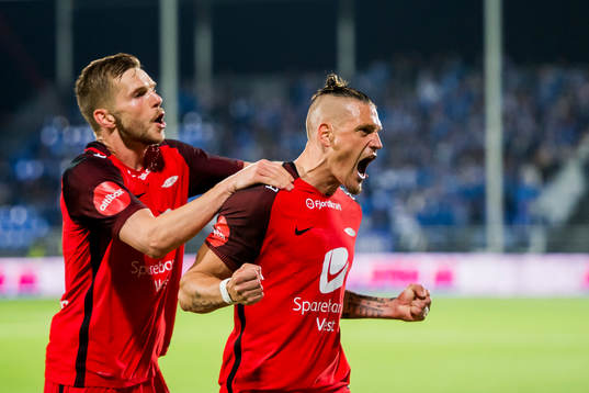 Vito Wormgoor of Brann celebrates with Gilli Rolantsson of