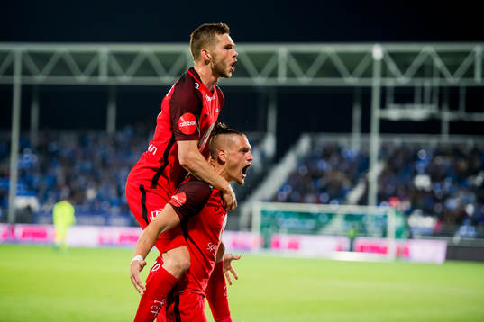 Vito Wormgoor of Brann celebrates with Gilli Rolantsson of