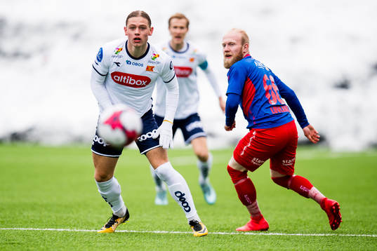 Julian Ryerson of Viking and Andreas Løvland of Tromsdalen