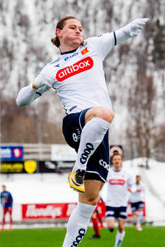 Julian Ryerson of Viking celebrates 1-0