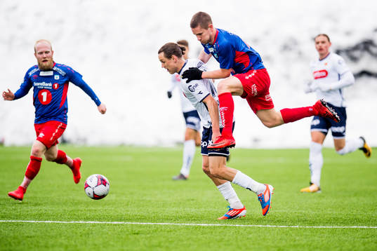 Tommy Høiland of Viking and Lars-Gunnar Johnsen of