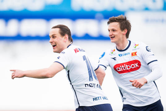 Tommy Høiland of Viking and Andre Danielsen of Viking