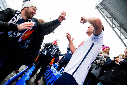 Tommy Høiland of Viking celebrates with the supporters