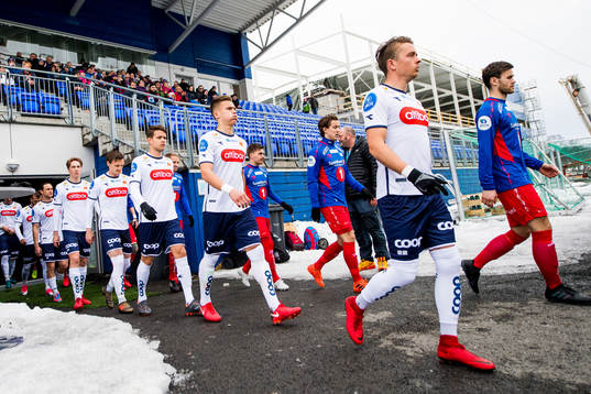 Claes Phillip Kronberg of Viking enters the pitch