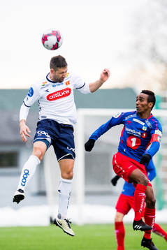 Steffan Ernemann of Viking and Mohammed Ahamed Jama of