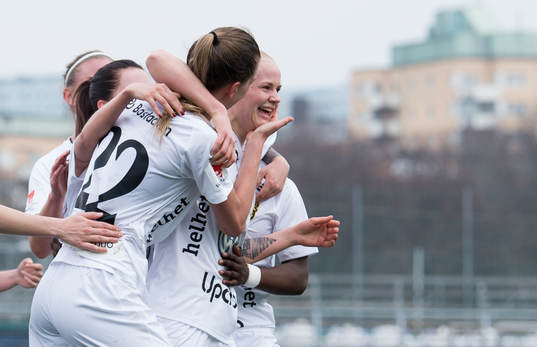 Umeås Wilma Öhman (v) jublar