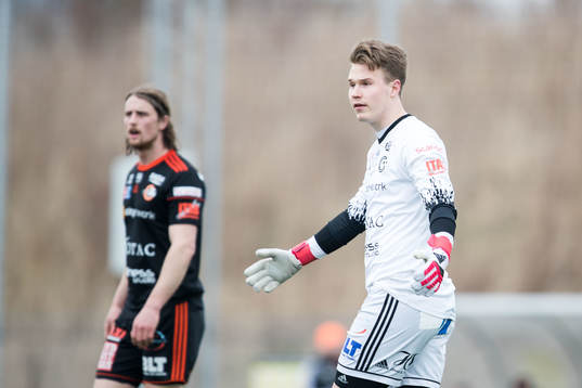 Karlskronas målvakt Philip Olsson deppar