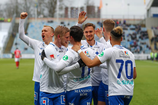 Norrköpings David Moberg Karlsson jublar med lagkamrater
