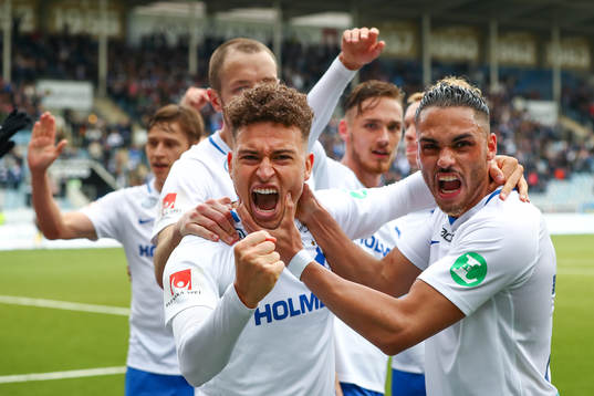 Norrköpings Jordan Larsson jublar med lagkamrater