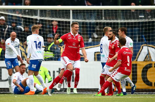 Mål 0-1 av Kalmars Viktor Elm som jublar