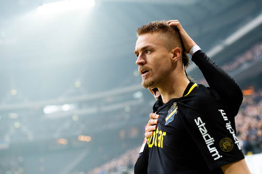 s  Rasmus Lindkvist jublar