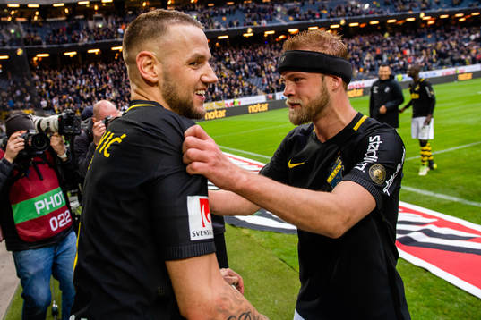 s Alexander Milosevic och Daniel Sundgren jublar