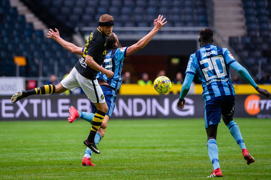 s Daniel Sundgren och Djurgårdens Jonas Olsson