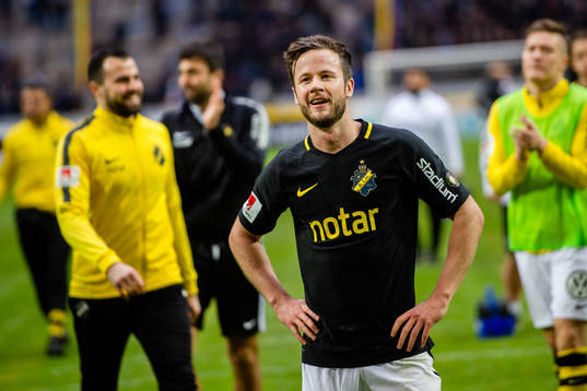 s Robert Lundström jublar