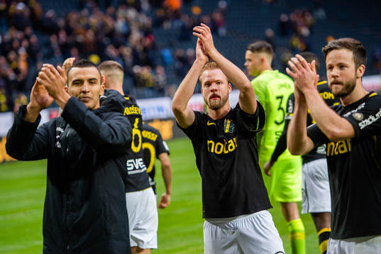 s Daniel Sundgren jublar