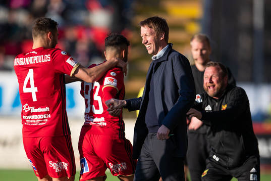Östersunds Saman Ghoddos jublar med tränare Graham Potter