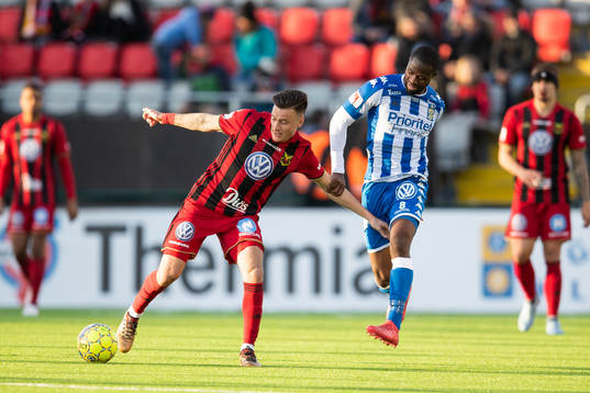 Östersunds Jamie Hopcutt och IFK Göteborgs Vajebah