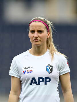 Växjös Jelena Cankovic innan  fotbollsmatchen i
