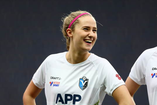 Växjös Jonna Ståhl innan fotbollsmatchen i