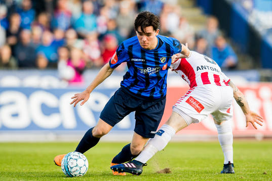 Hugo Vegard Vetlesen of Stabæk and Kent-Are Antonsen of