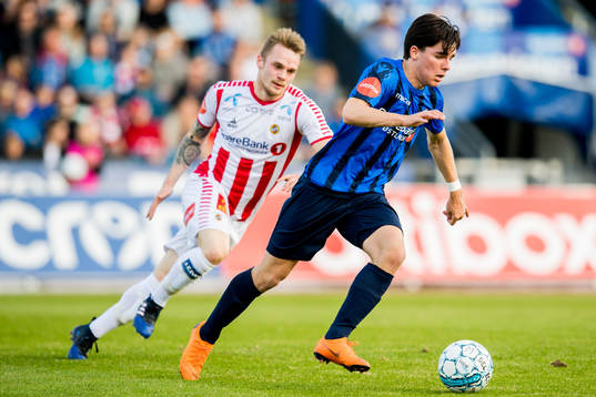 Hugo Vegard Vetlesen of Stabæk and Kent-Are Antonsen of