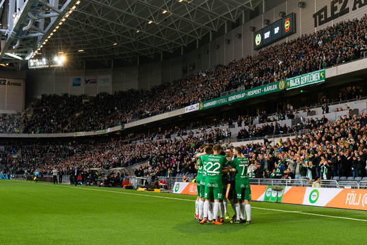 Hammarbys spelare jublar