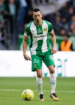 Hammarbys Nicola Djurdjic med bollen