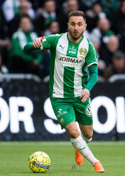 Hammarbys Muamer Tankovic med bollen