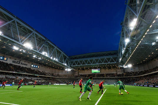 Hammarbys Muamer Tankovic med bollen